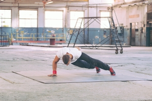 Mezzi piegamenti a una mano